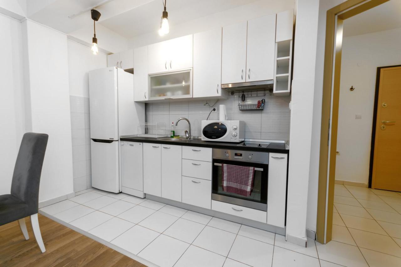 One Bedroom Apartment With Private Parking Skopje Exterior photo