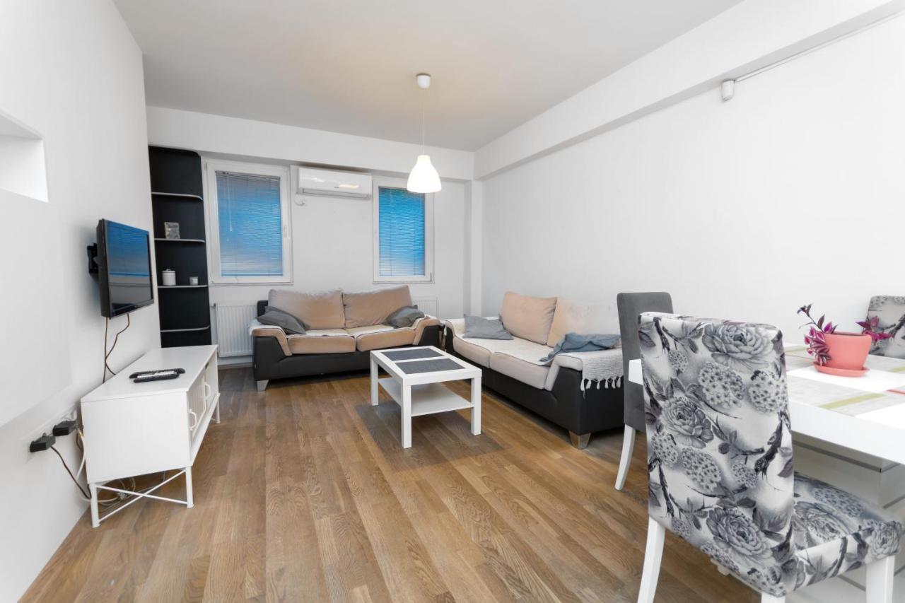 One Bedroom Apartment With Private Parking Skopje Exterior photo