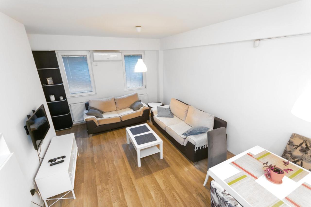One Bedroom Apartment With Private Parking Skopje Exterior photo