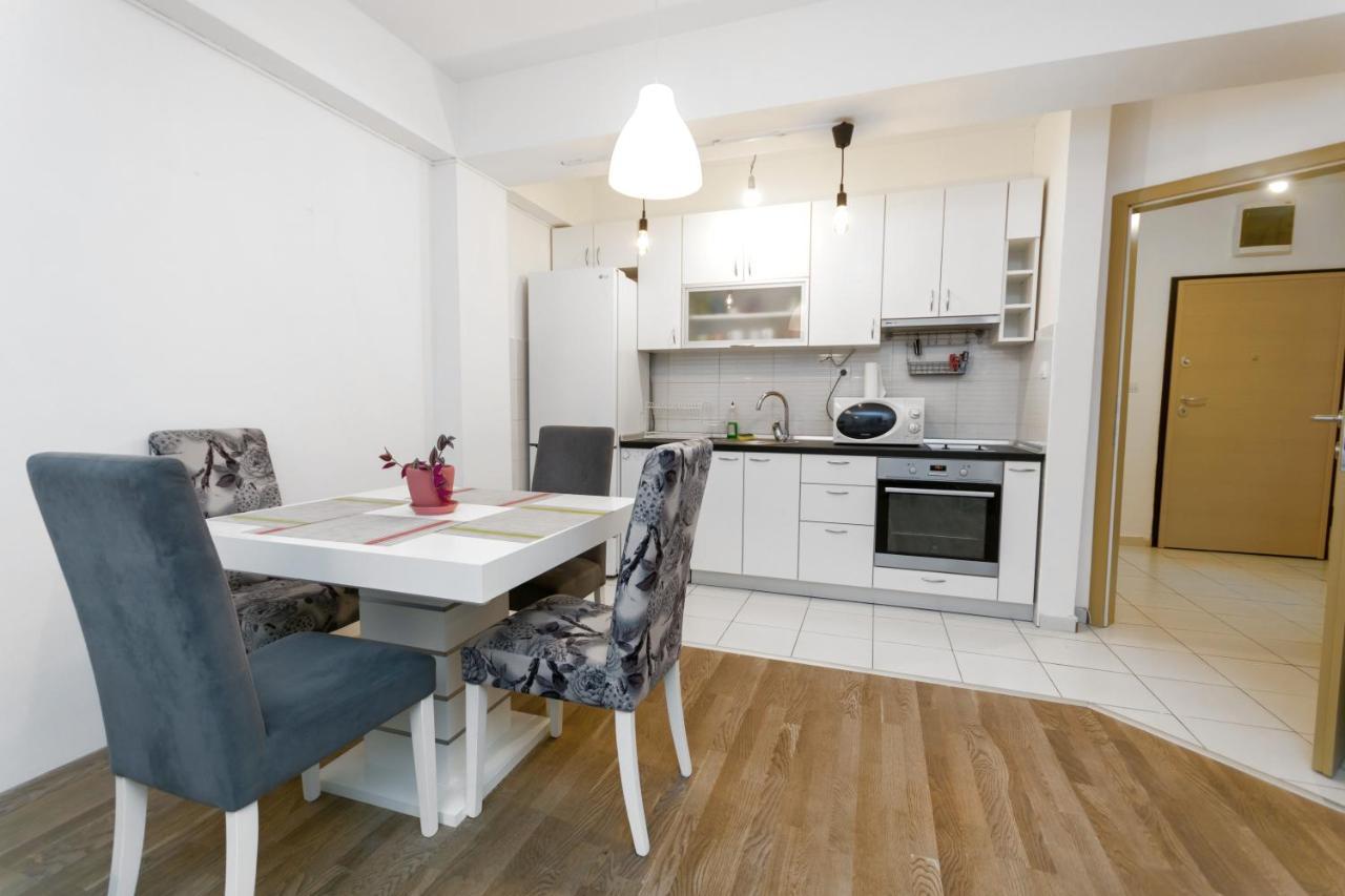 One Bedroom Apartment With Private Parking Skopje Exterior photo