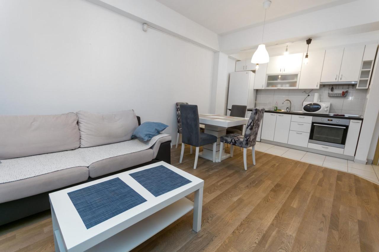 One Bedroom Apartment With Private Parking Skopje Exterior photo
