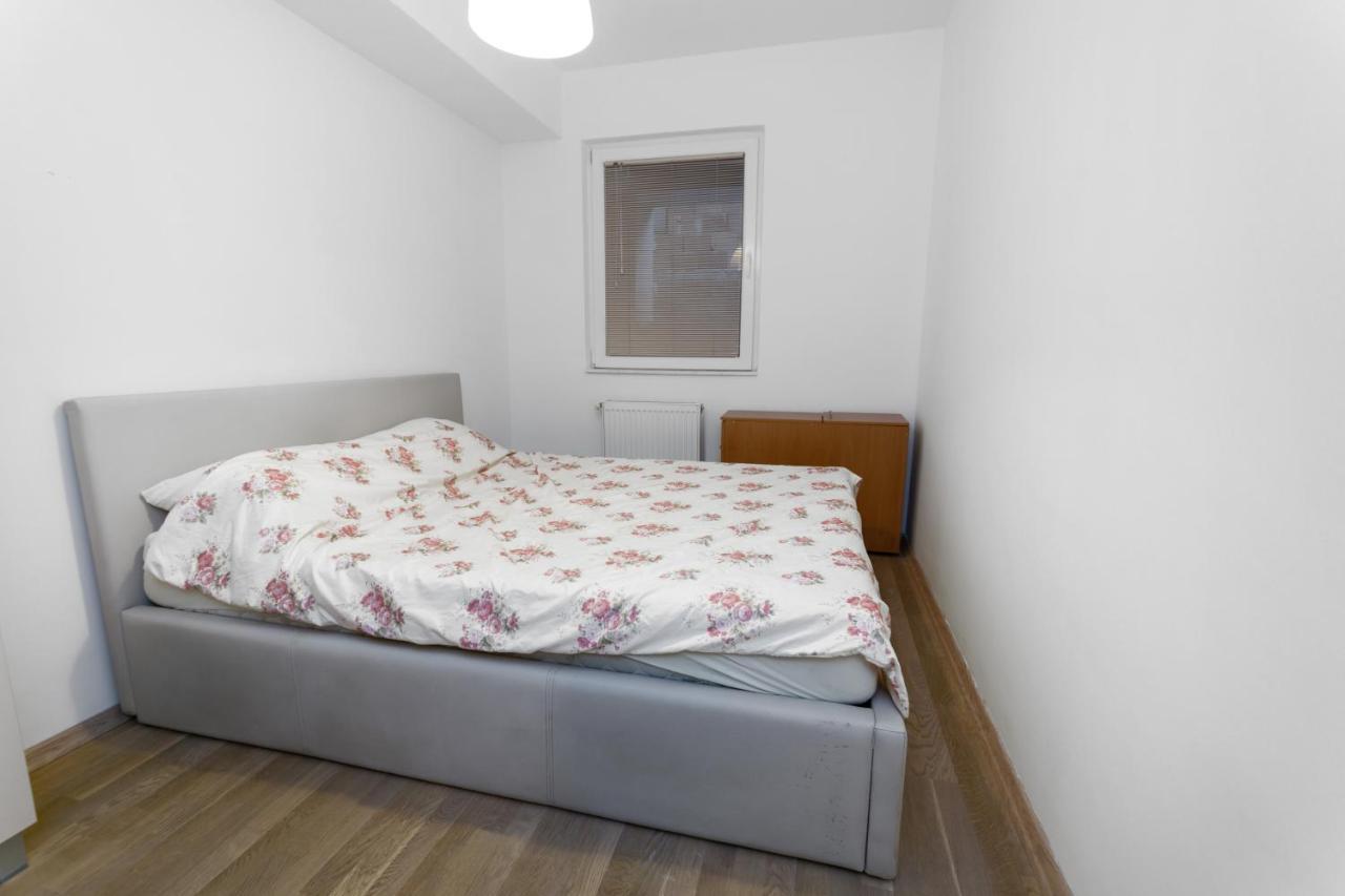 One Bedroom Apartment With Private Parking Skopje Exterior photo