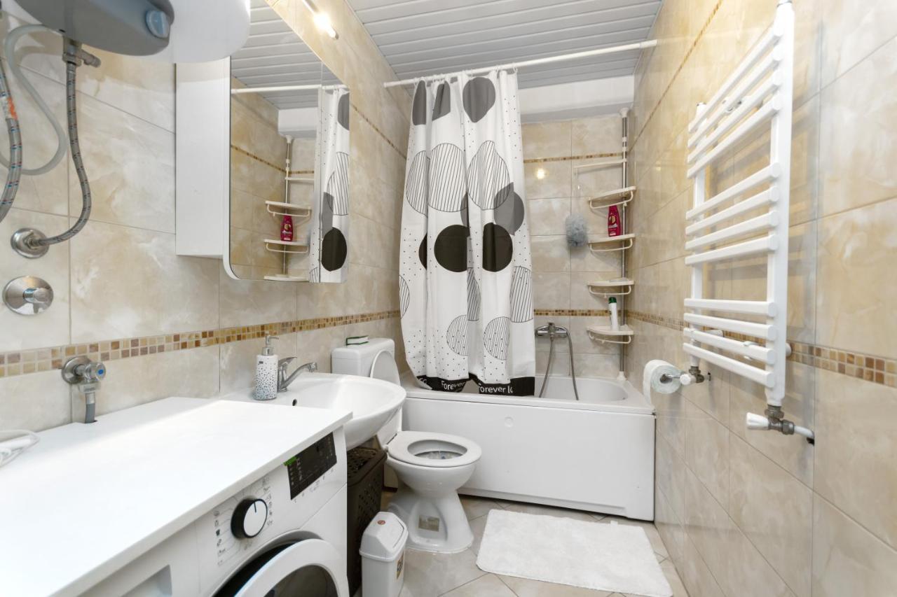 One Bedroom Apartment With Private Parking Skopje Exterior photo