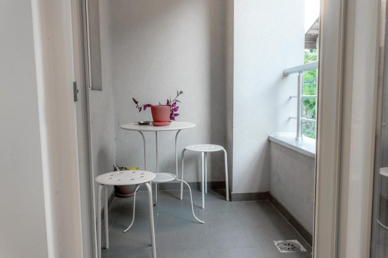 One Bedroom Apartment With Private Parking Skopje Exterior photo